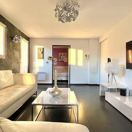 Mini-villa Seaviews By Jenni Calme,vue Féérique,immense Terrasse Et Parking Privé à 5 Minutes Du Coeur De Apartamento