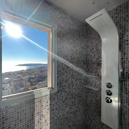 Mini-villa Seaviews By Jenni Calme,vue Féérique,immense Terrasse Et Parking Privé à 5 Minutes Du Coeur De Apartamento Menton