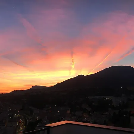Mini-villa Seaviews By Jenni Calme,vue Féérique,immense Terrasse Et Parking Privé à 5 Minutes Du Coeur De Apartamento Menton