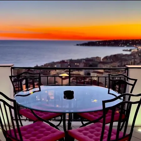 Mini-villa Seaviews By Jenni Calme,vue Féérique,immense Terrasse Et Parking Privé à 5 Minutes Du Coeur De Menton